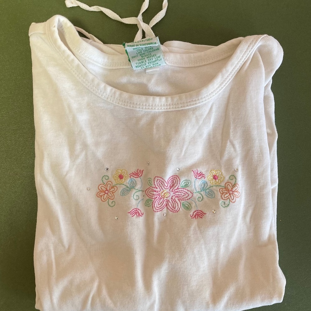 Short sleeved shirt.